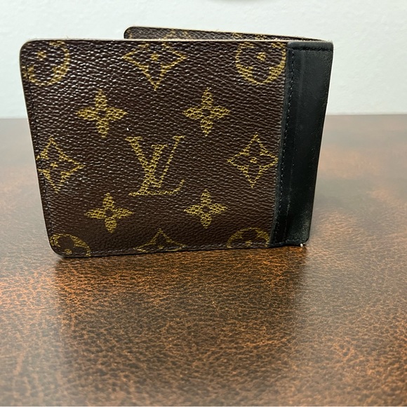 Men’s Louis Vuitton Bifold Wallet - Picture 3 of 15